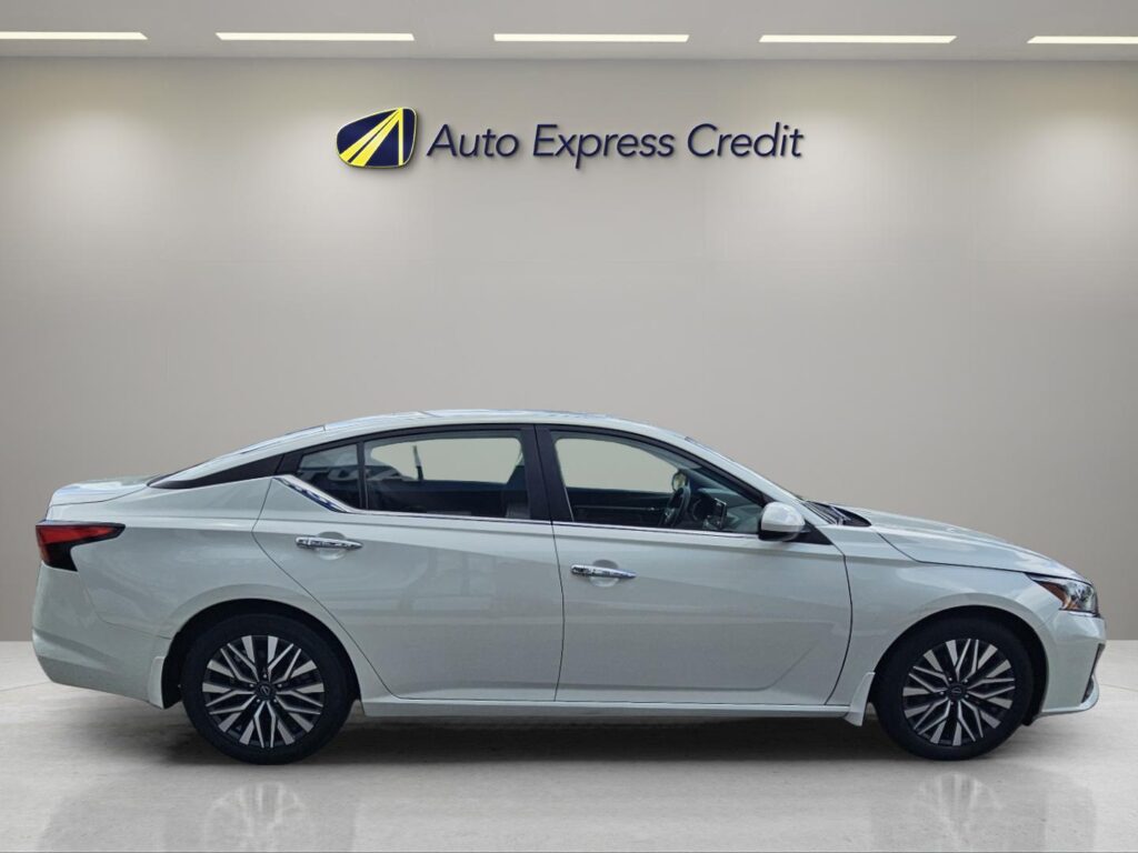 2023 Nissan Altima SV FWD