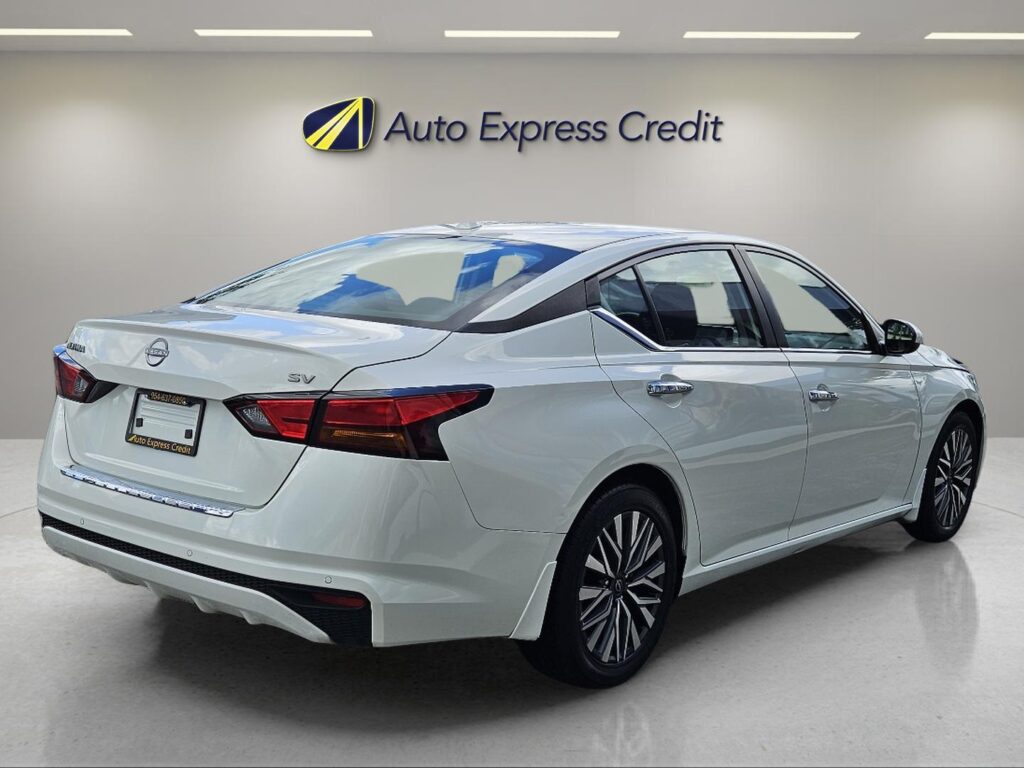 2023 Nissan Altima SV FWD