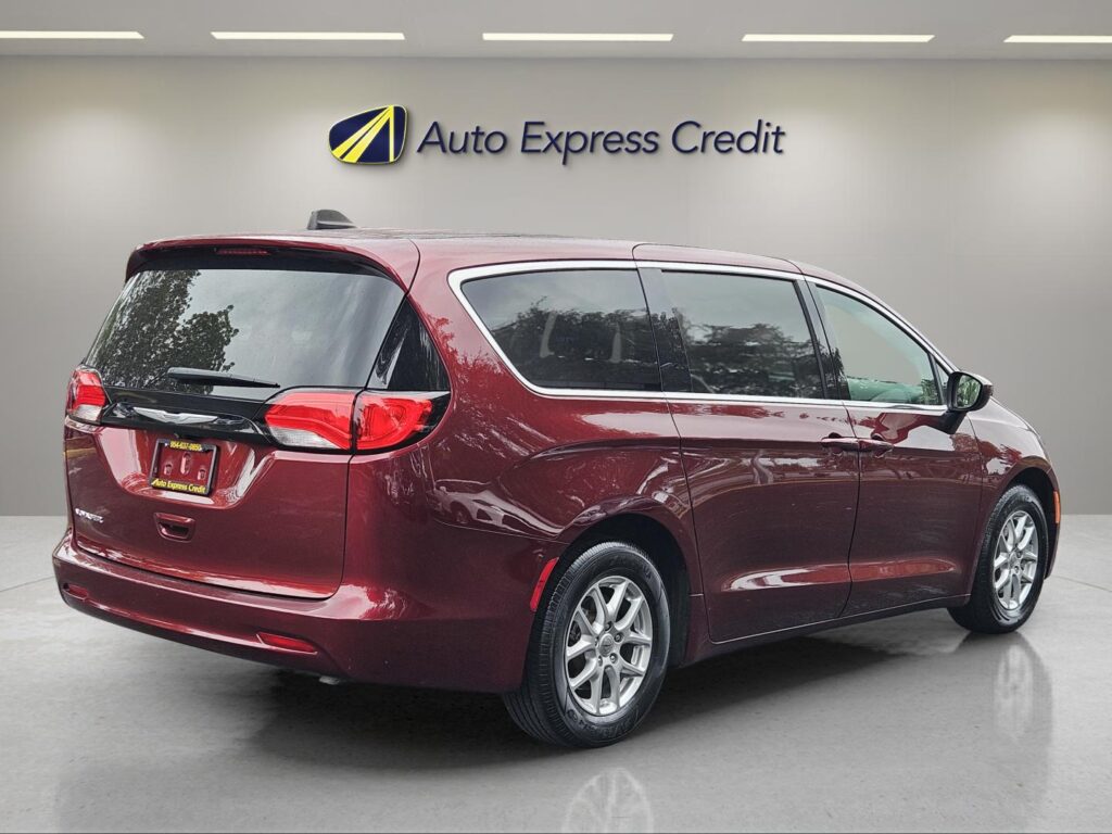 2023 Chrysler Voyager LX