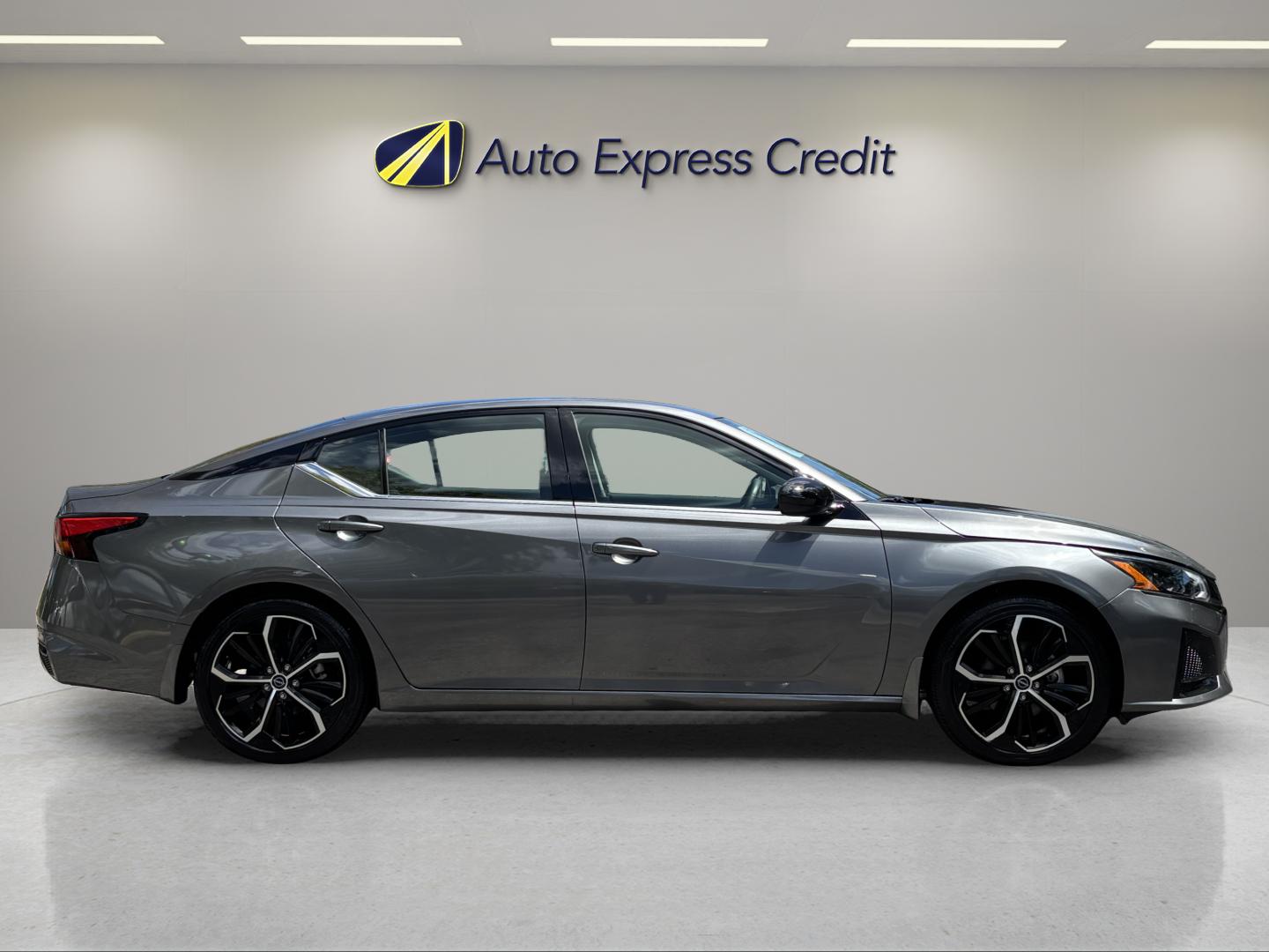 2024 Nissan Altima SR - Photo 9