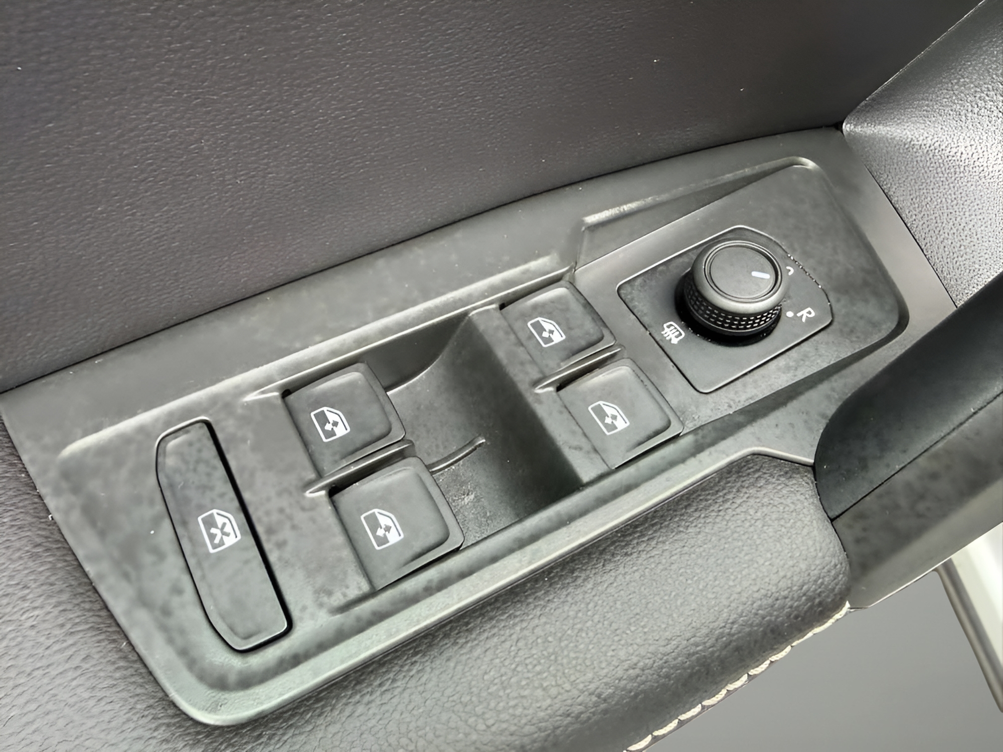 2024 Volkswagen Tiguan S - Photo 33