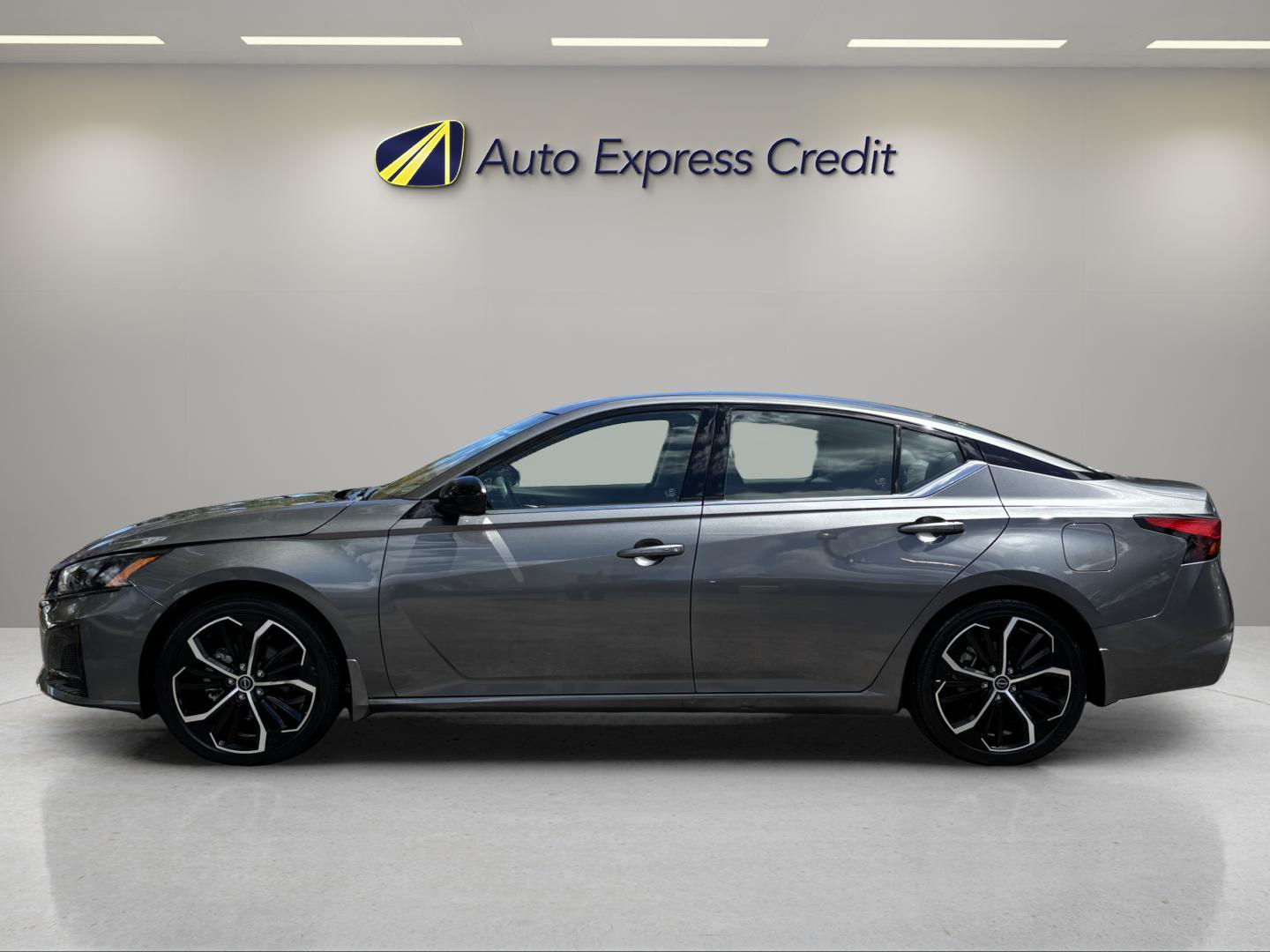 2024 Nissan Altima SR - Photo 11