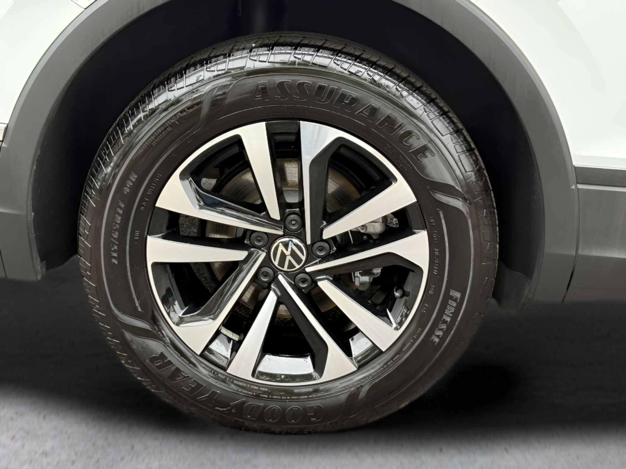 2024 Volkswagen Tiguan S - Photo 40