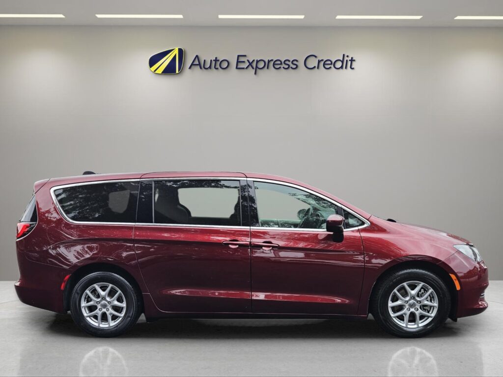 2023 Chrysler Voyager LX