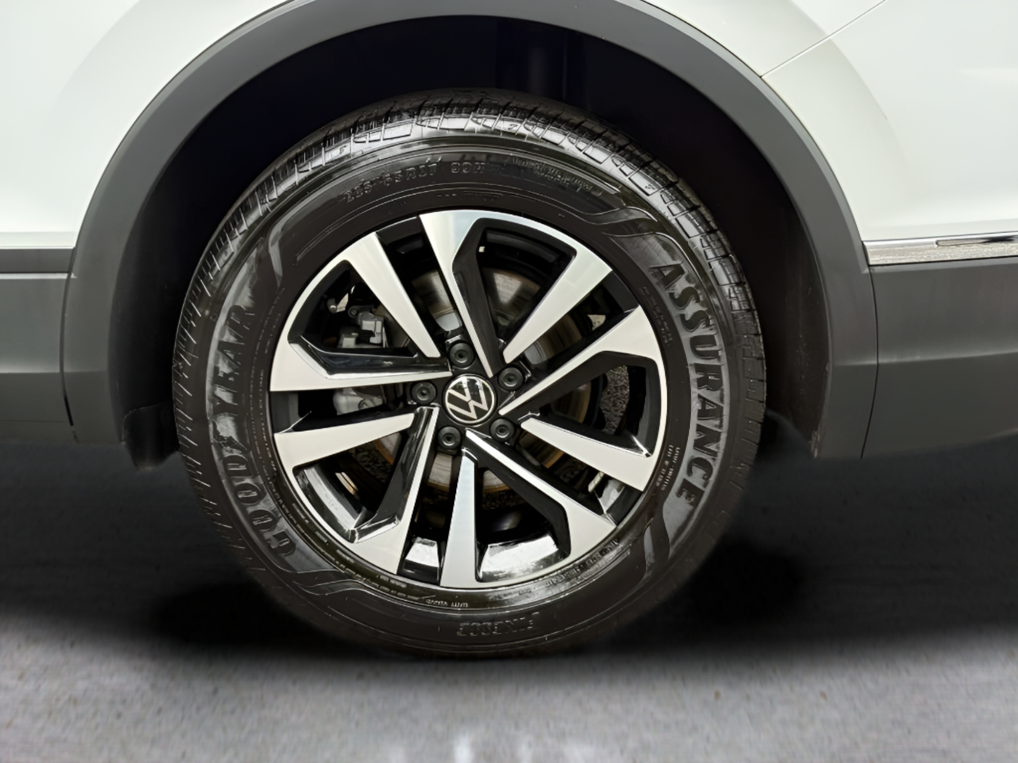 2024 Volkswagen Tiguan S - Photo 24
