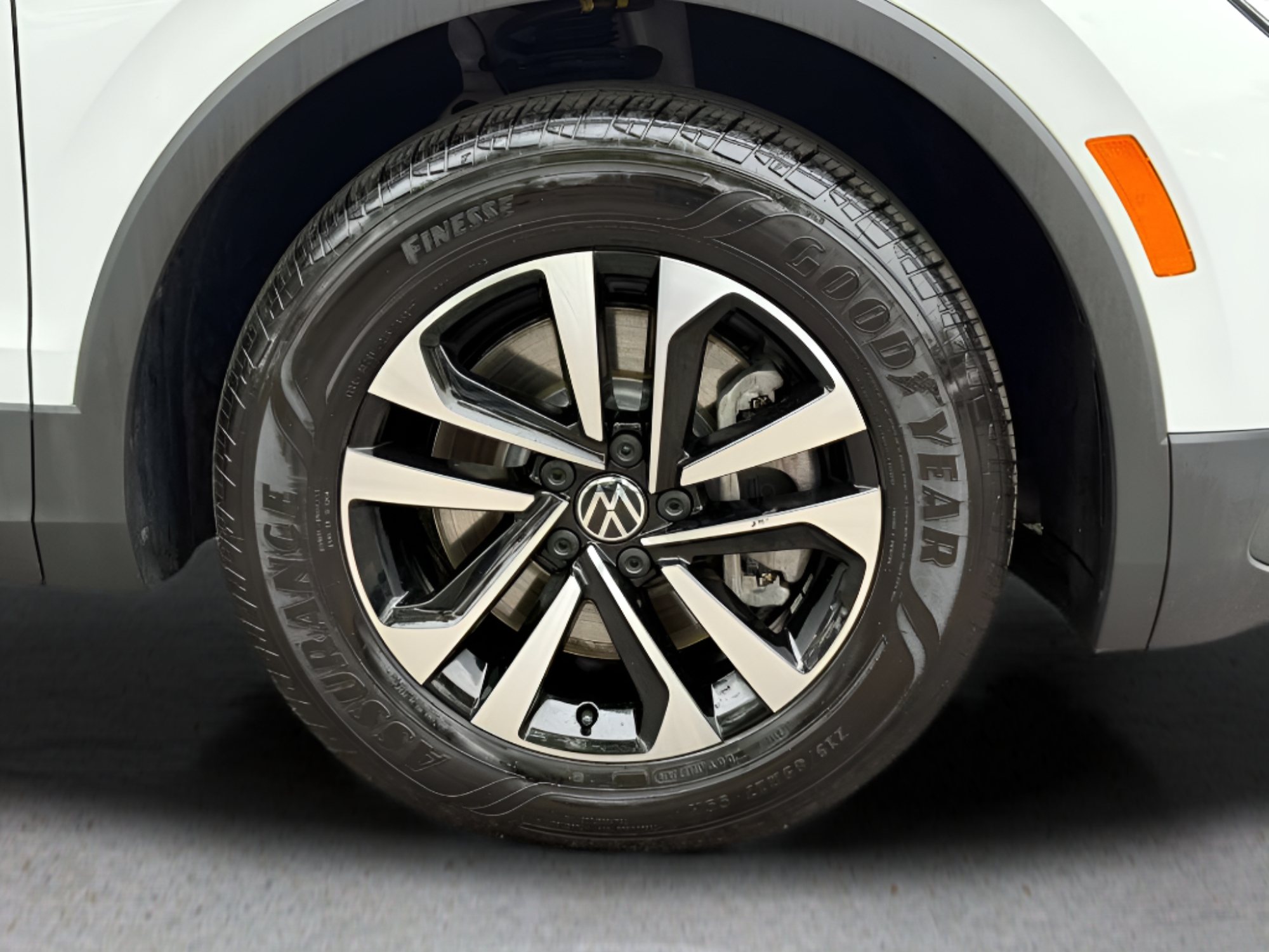 2024 Volkswagen Tiguan S - Photo 41