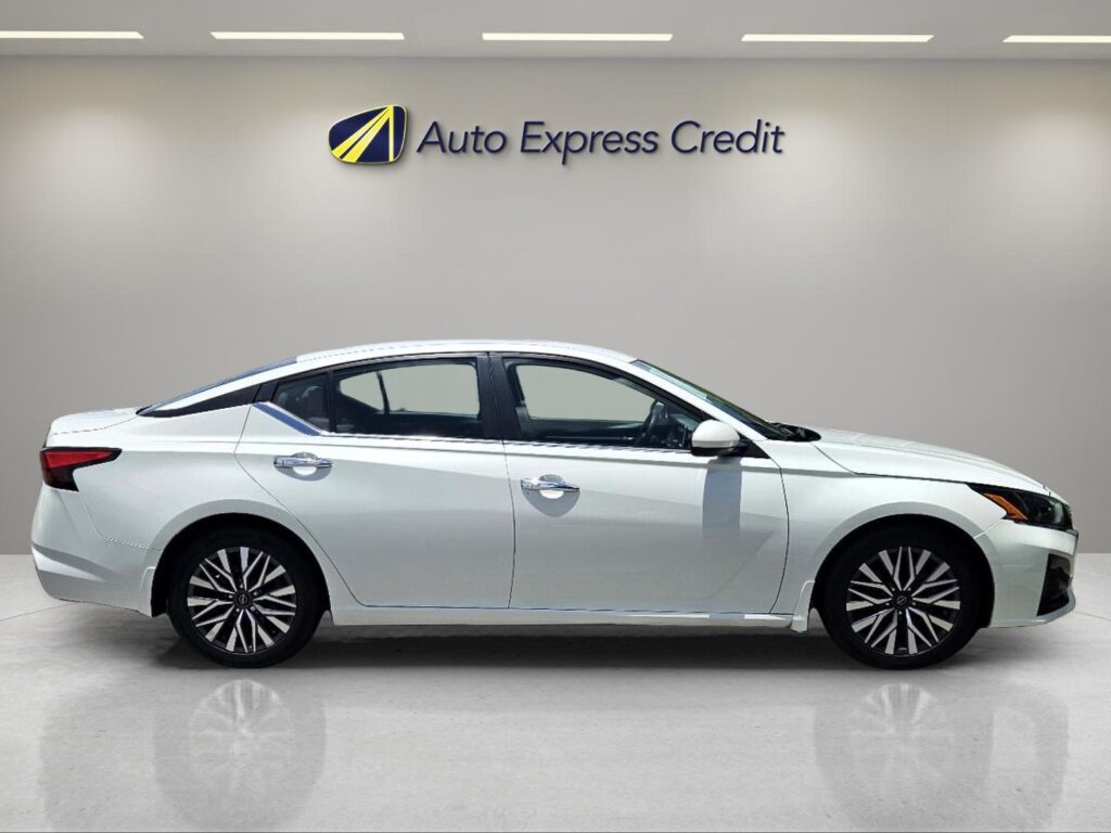 2023 Nissan Altima SV FWD