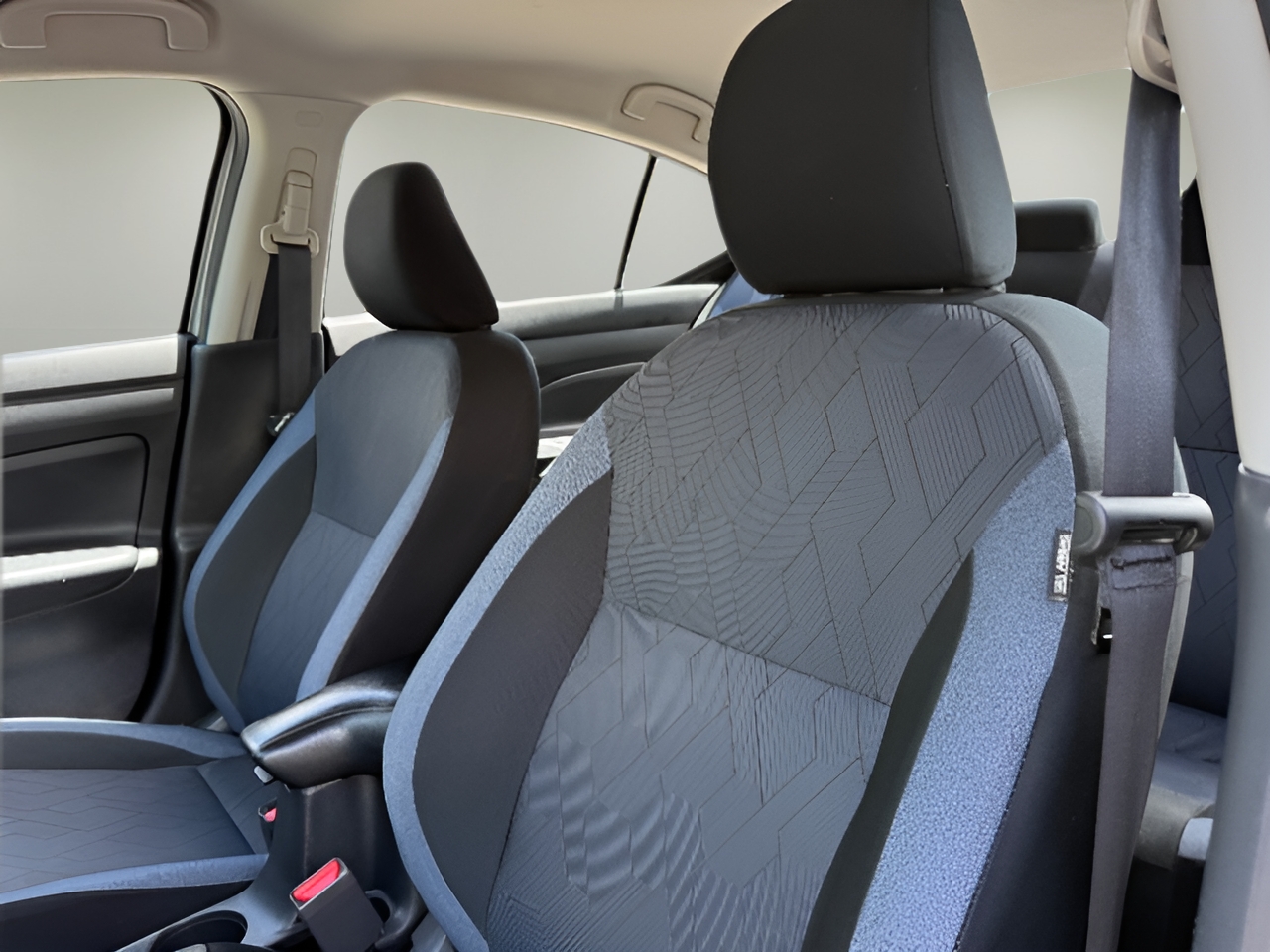 2025 Nissan Versa Sedan SV - Photo 24