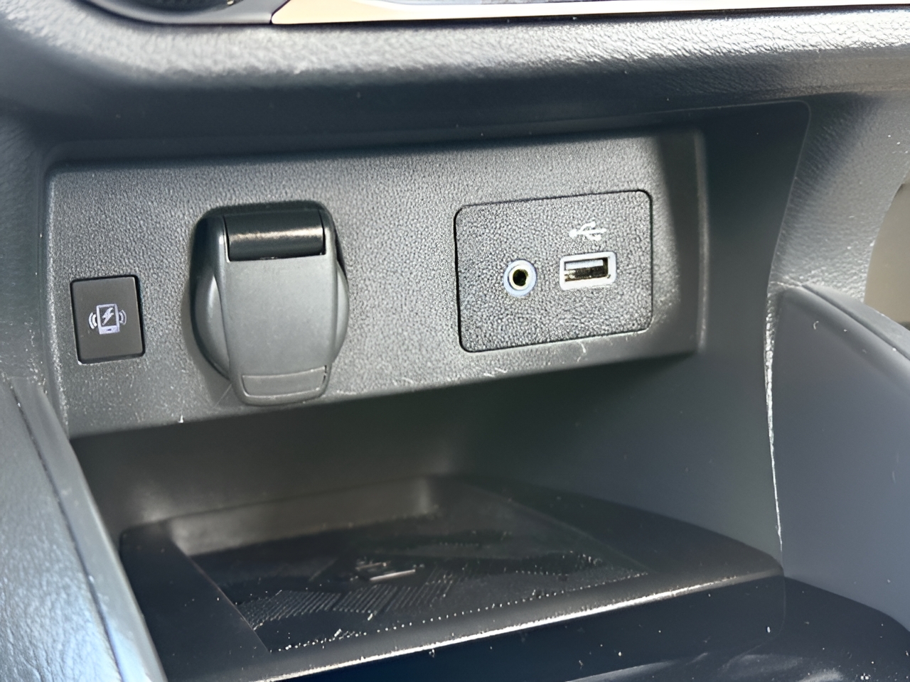 2025 Nissan Versa Sedan SV - Photo 37