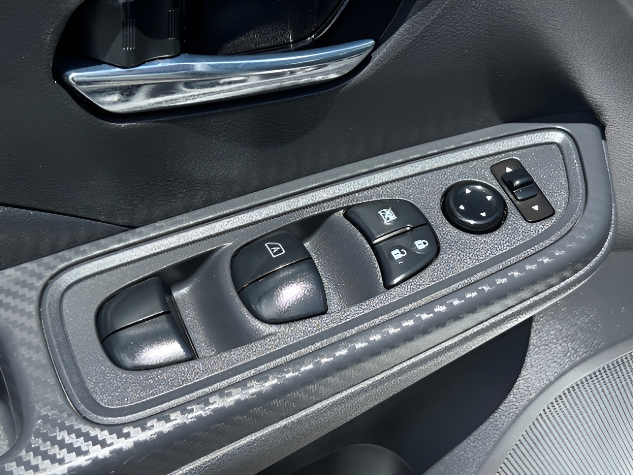 2025 Nissan Versa Sedan SV - Photo 28