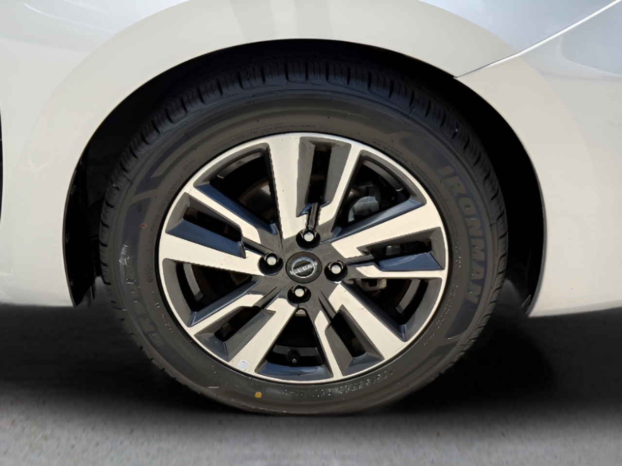 2025 Nissan Versa Sedan SV - Photo 16