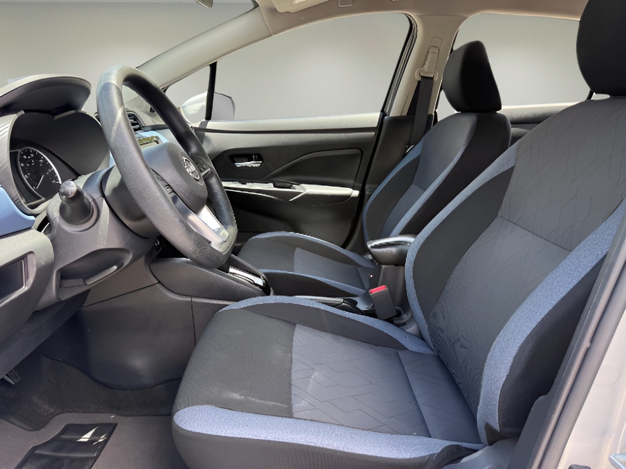 2025 Nissan Versa Sedan SV - Photo 23