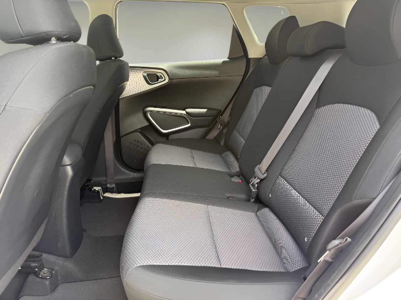 2025 Kia Soul LX - Photo 16