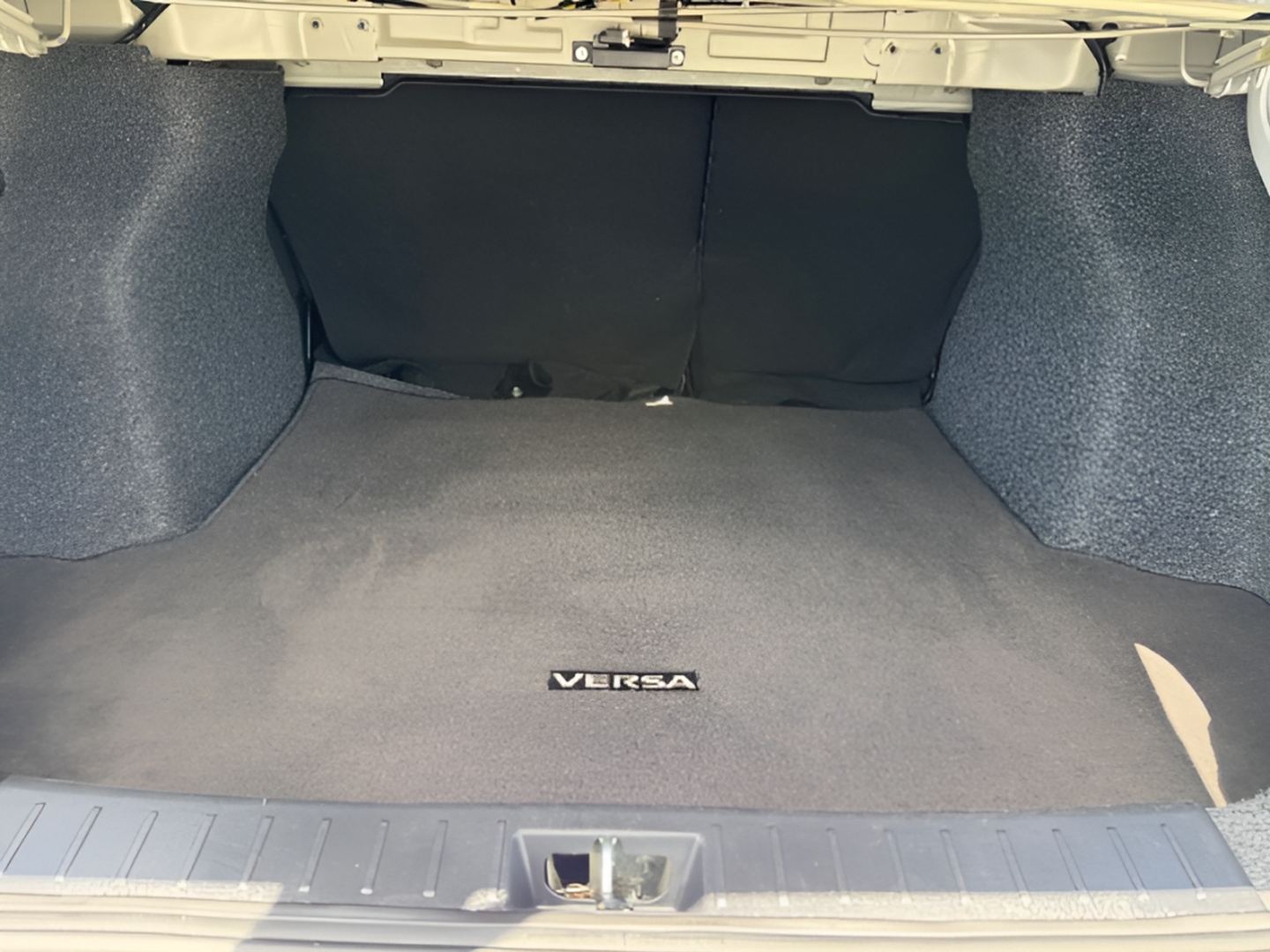 2025 Nissan Versa Sedan SV - Photo 18