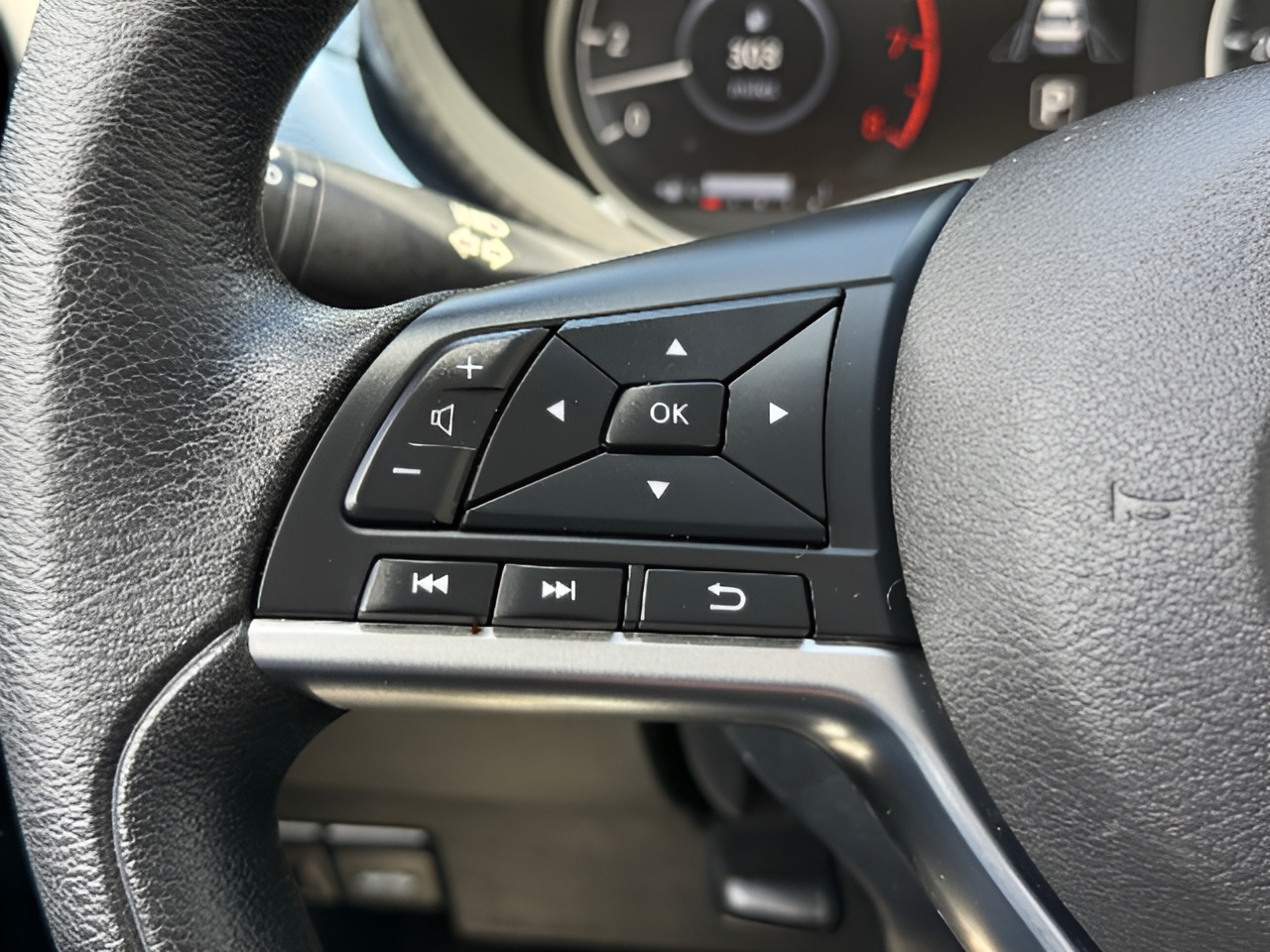 2025 Nissan Versa Sedan SV - Photo 30