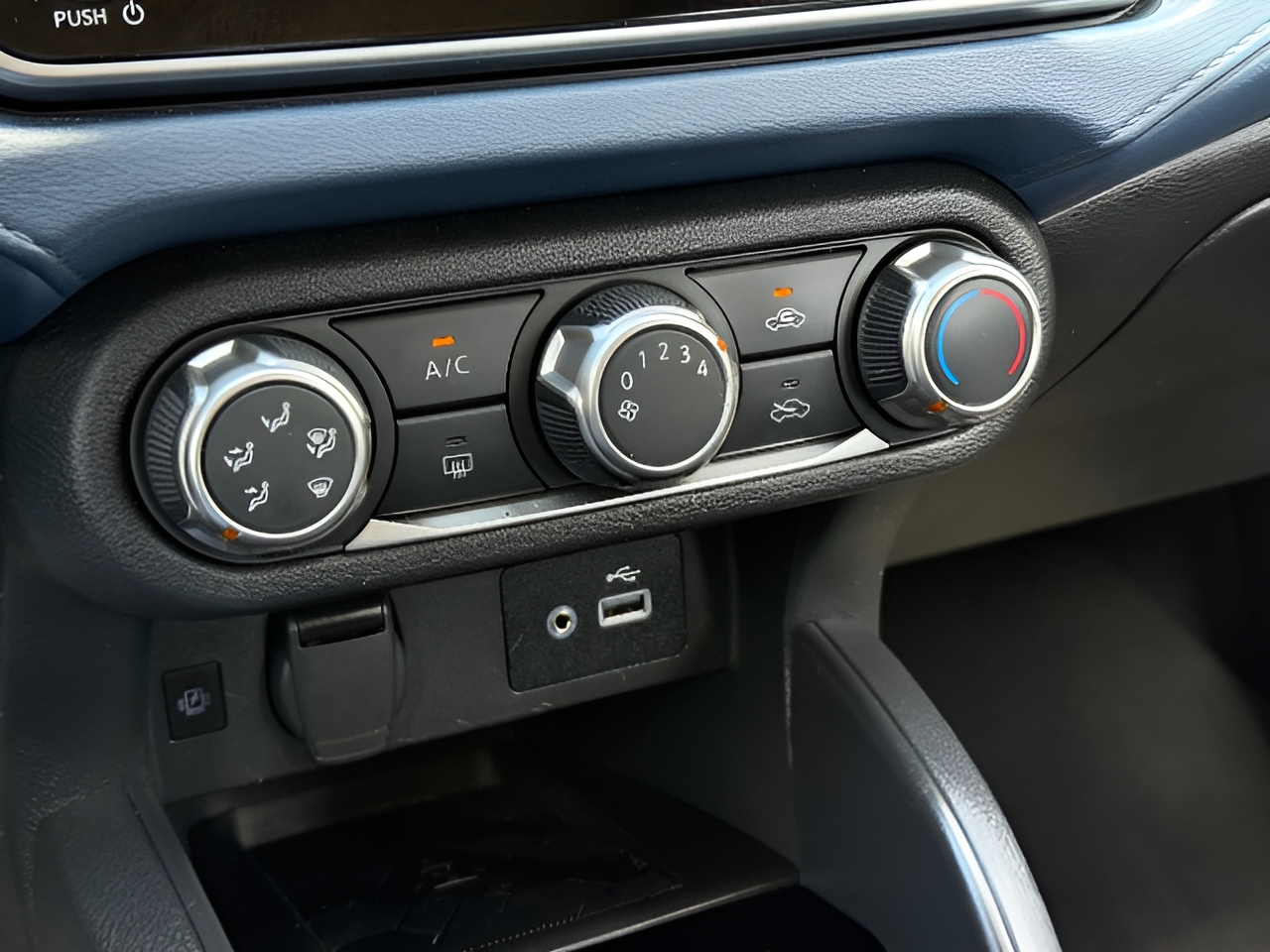 2025 Nissan Versa Sedan SV - Photo 36