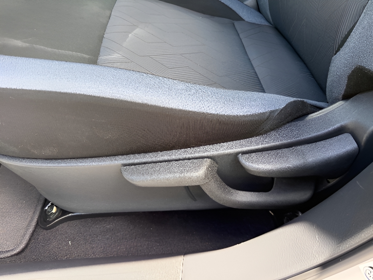 2025 Nissan Versa Sedan SV - Photo 25