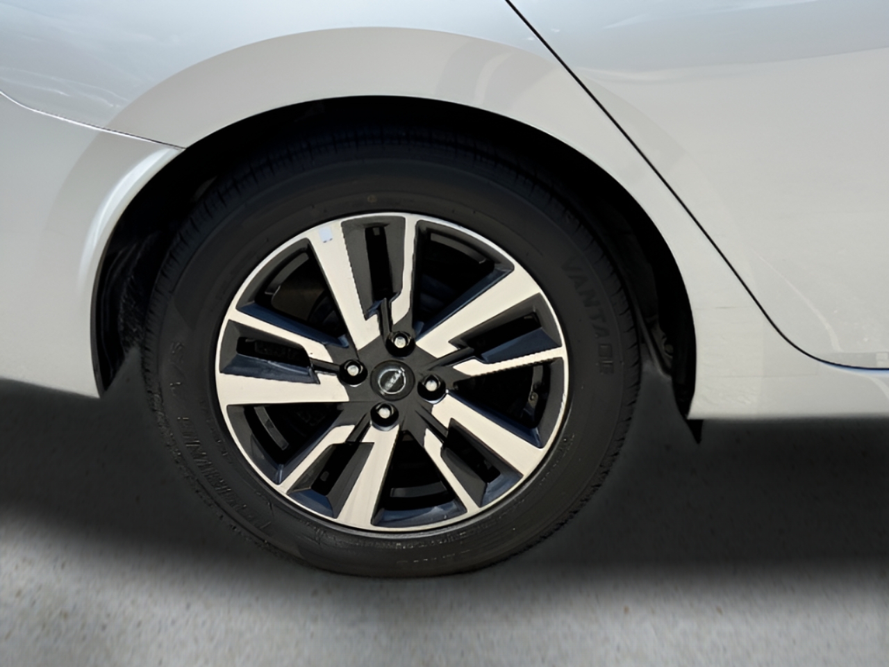 2025 Nissan Versa Sedan SV - Photo 17