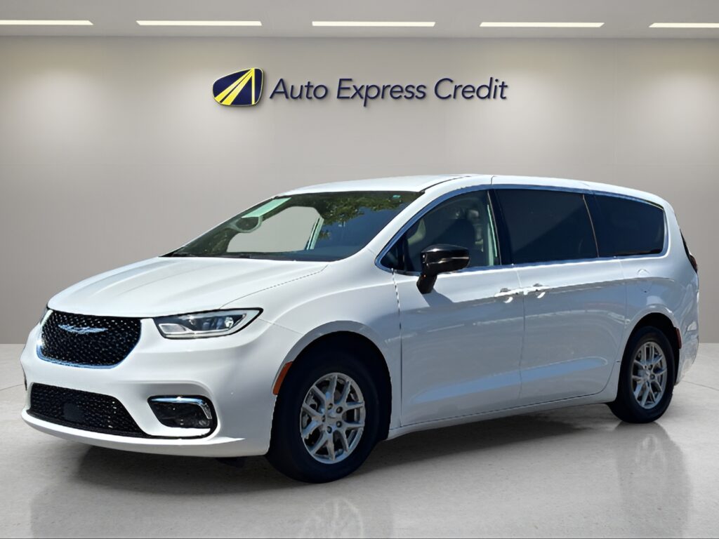 2024 Chrysler Pacifica Touring L's photo