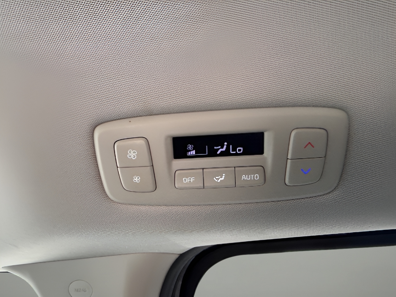 2025 Kia Carnival LXS - Photo 19