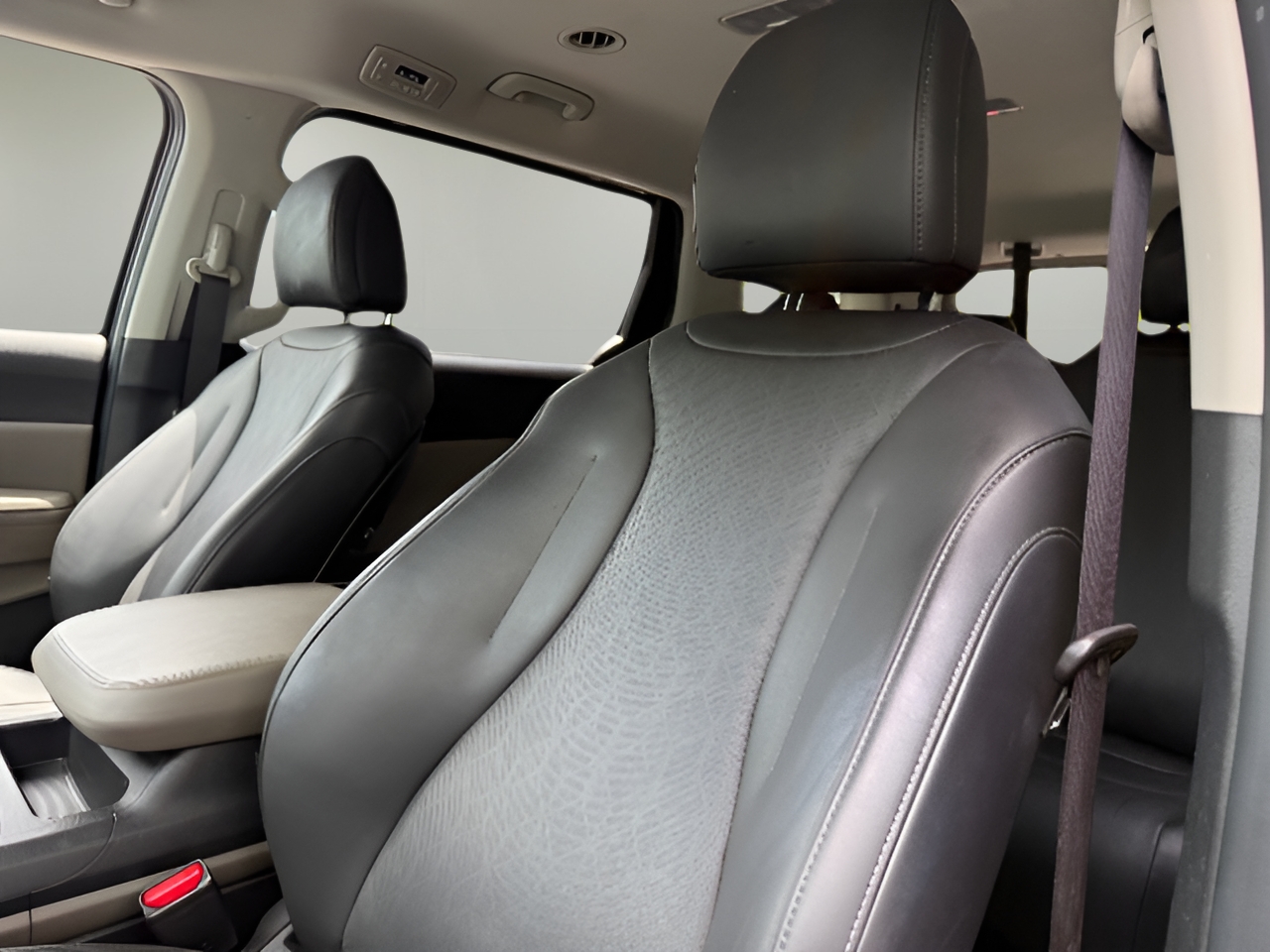 2025 Kia Carnival LXS - Photo 23
