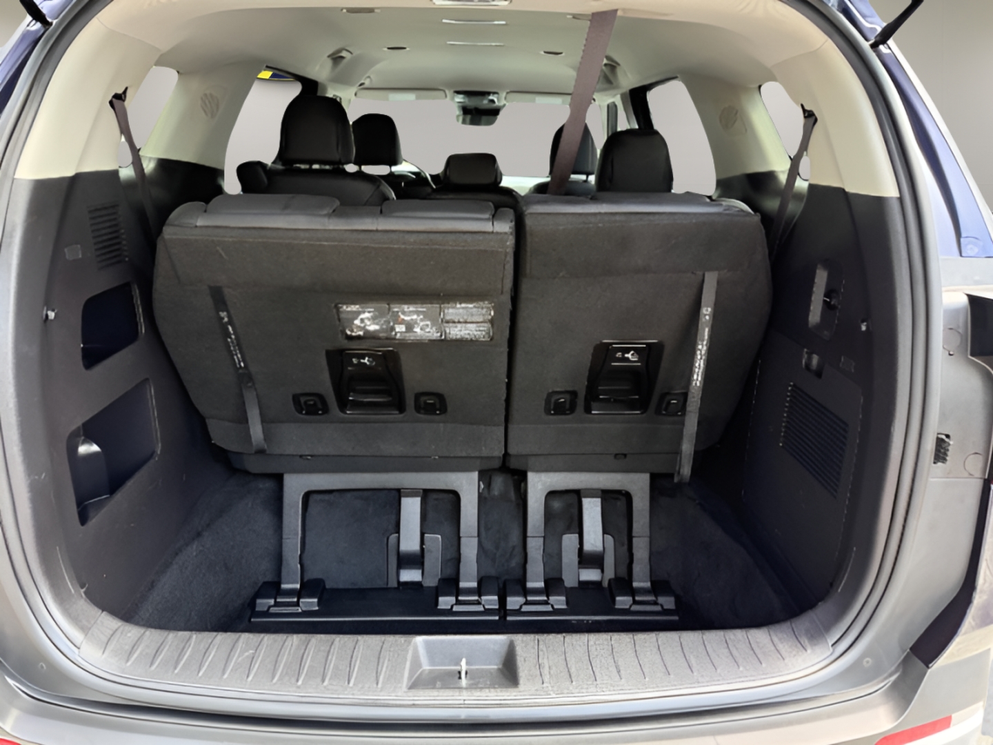 2025 Kia Carnival LXS - Photo 13