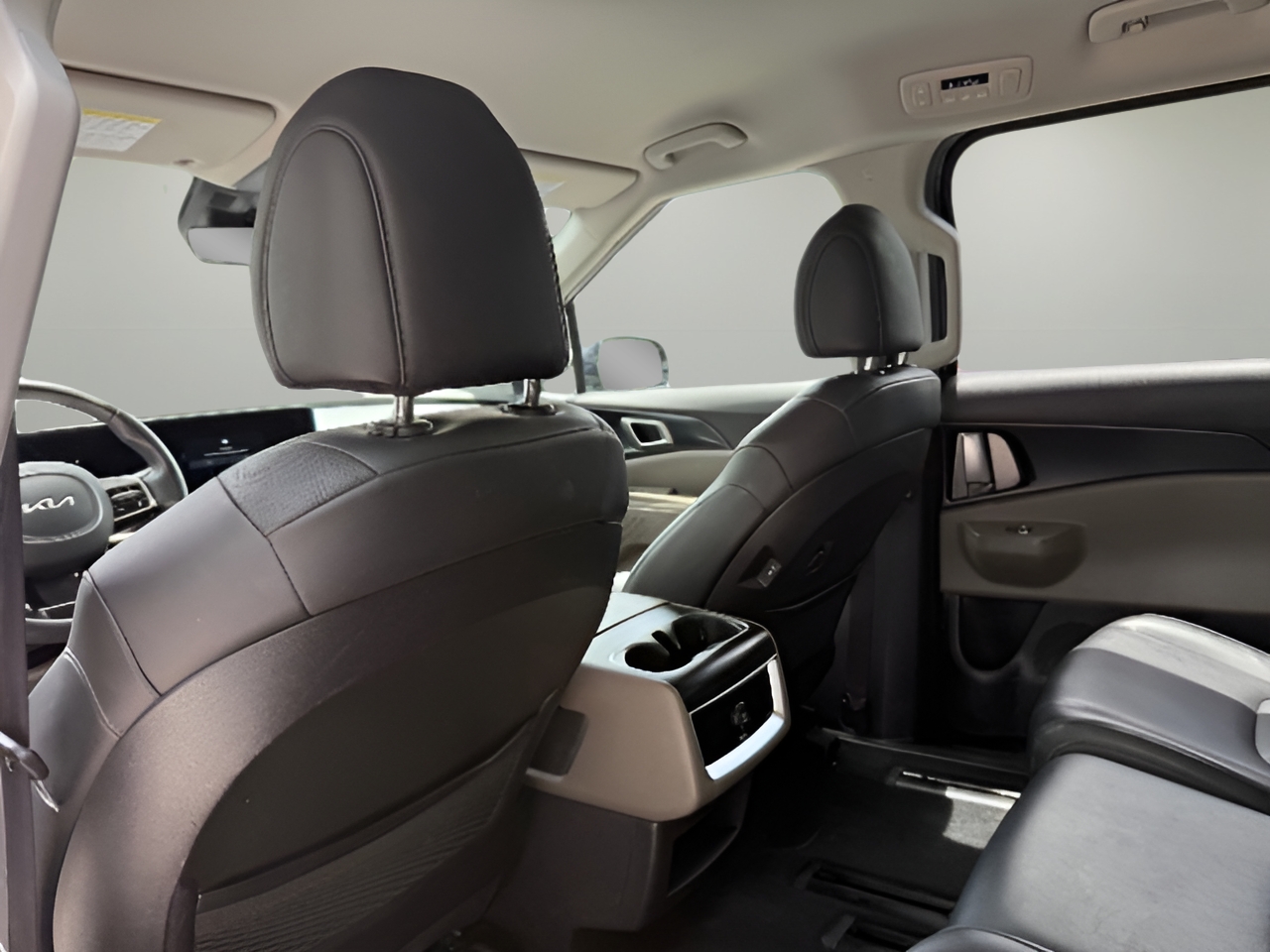 2025 Kia Carnival LXS - Photo 17