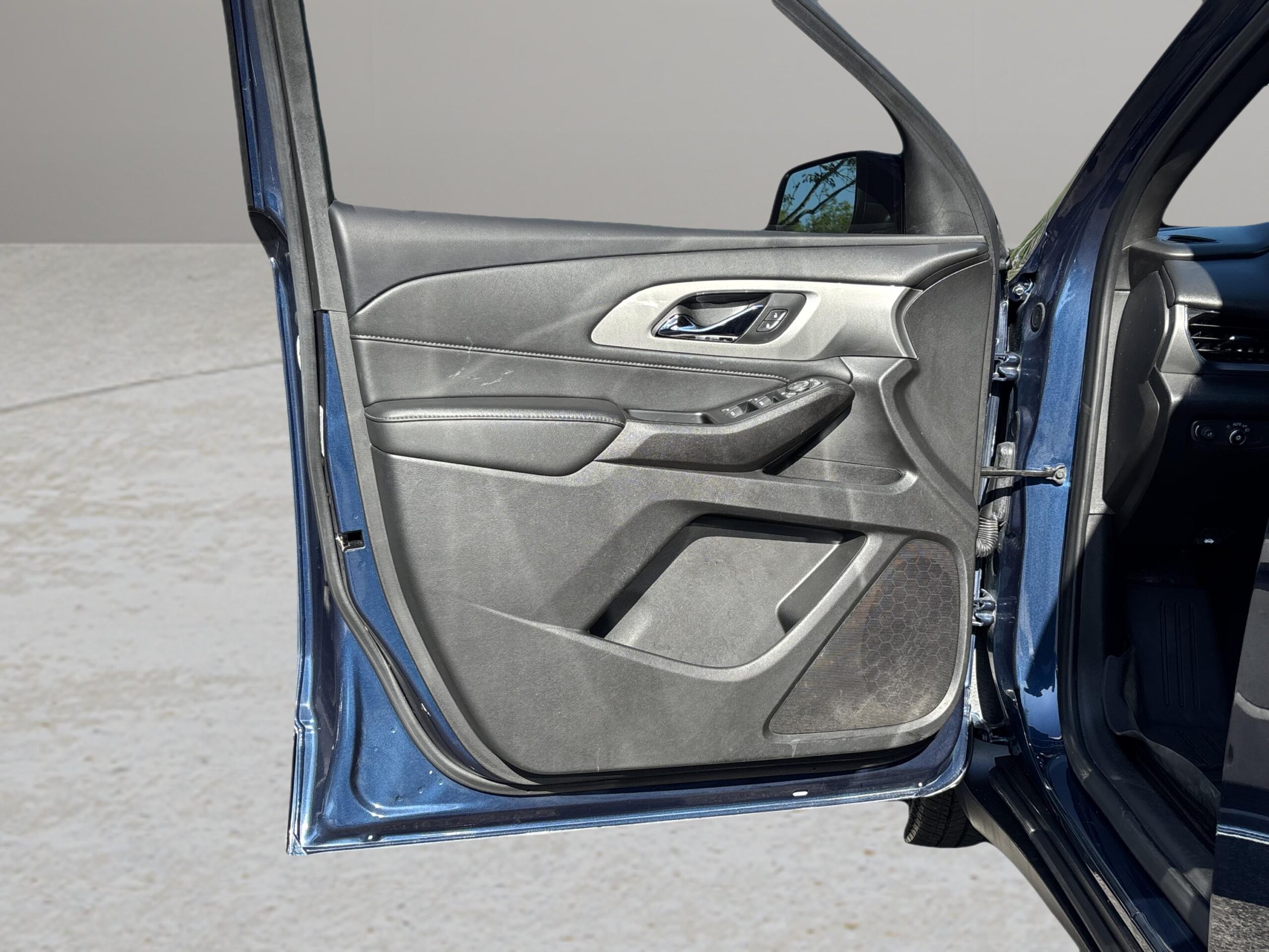 2023 Chevrolet Traverse 1LT - Photo 37