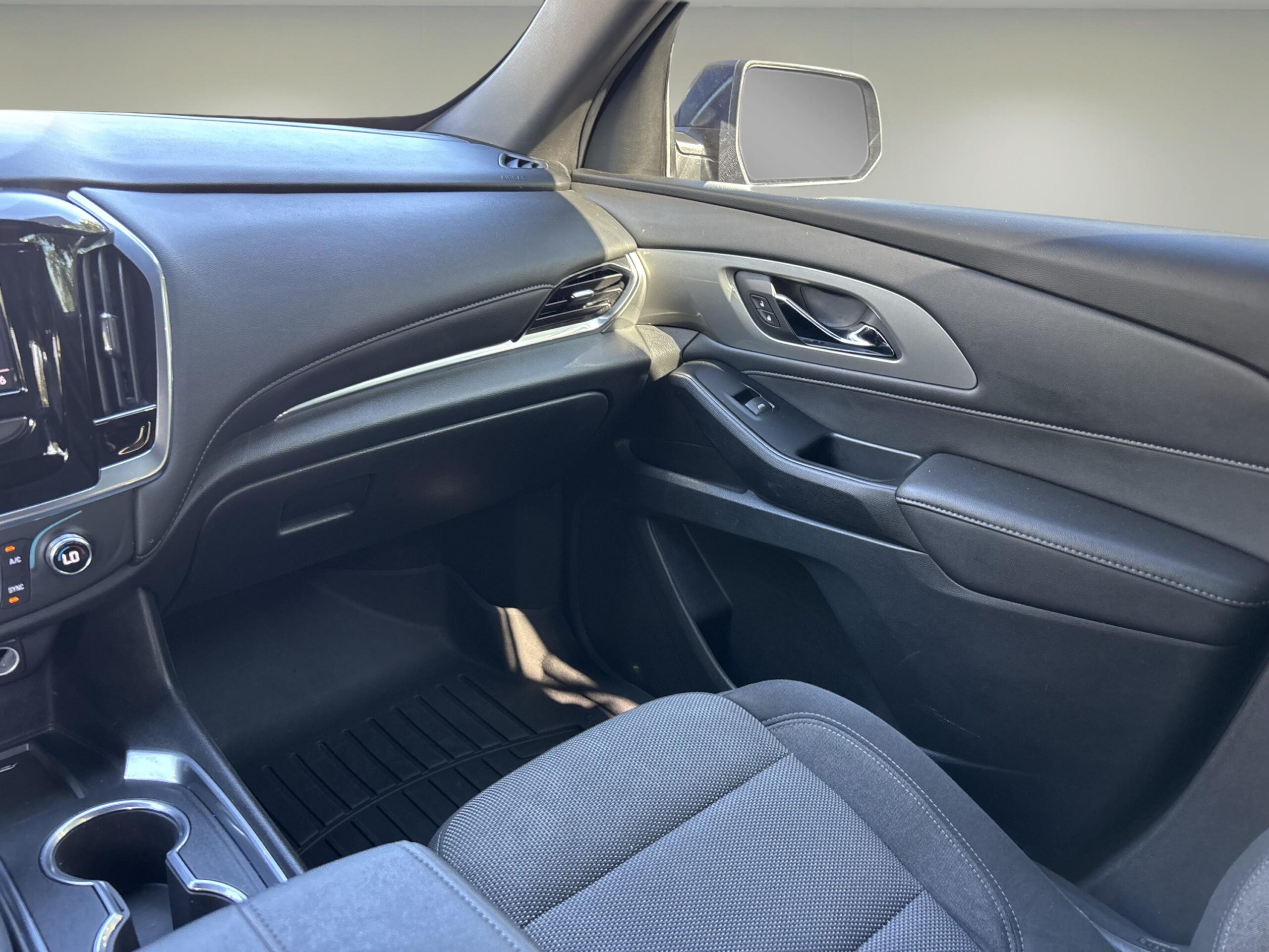 2023 Chevrolet Traverse 1LT - Photo 39