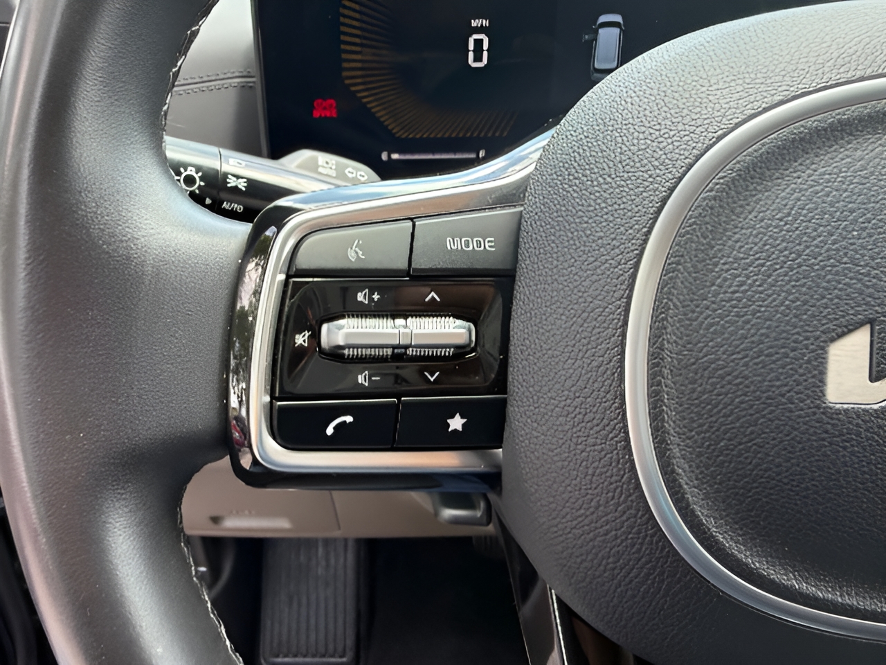 2025 Kia Carnival LXS - Photo 28