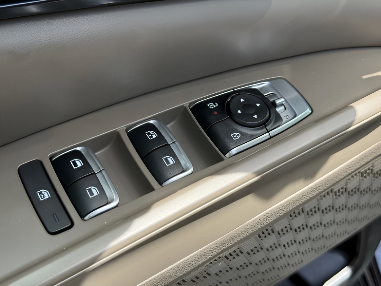 2025 Kia Carnival LXS - Photo 26